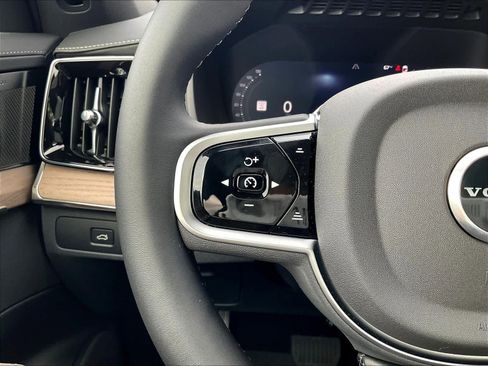 New 2026 Volvo XC90 B6 Plus w/ Protection Package Premier image 17