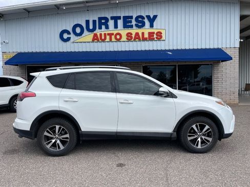 Used 2018 Toyota RAV4 XLE w/ Plus Extra Value Package AWD/4WD image 5