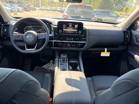 New 2025 Nissan Pathfinder SV w/ Black Appearance Package image 21