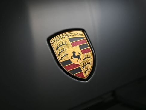 Certified 2025 Porsche Macan image 13