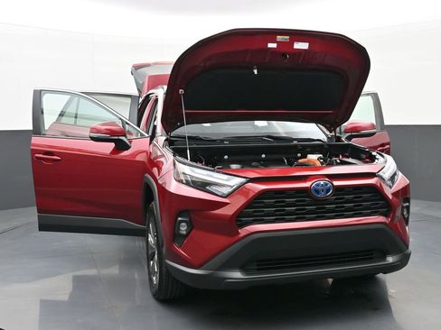 Used 2023 Toyota RAV4 XLE Premium image 50