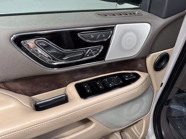 Used 2022 Lincoln Navigator Reserve AWD/4WD image 14