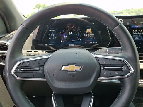 Used 2025 Chevrolet Equinox LT FWD image 19