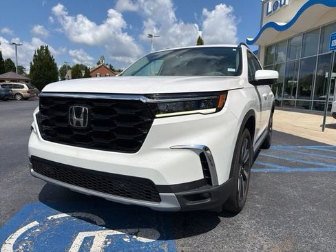 Used 2024 Honda Pilot Touring image 2