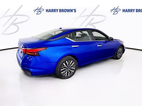 Used 2025 Nissan Altima 2.5 SV FWD image 29