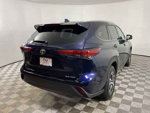 Used 2022 Toyota Highlander XLE image 9