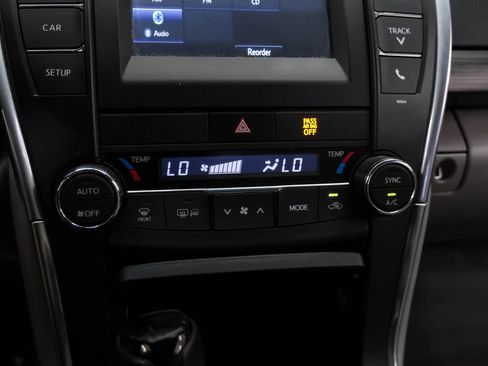 Used 2017 Toyota Camry LE FWD image 26