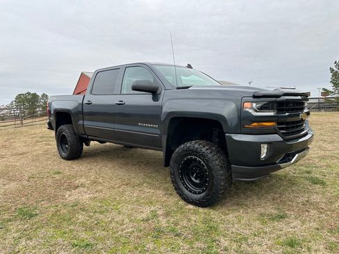 Used 2018 Chevrolet Silverado 1500 LT w/ All Star Edition image 2