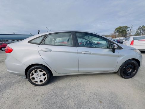 Used 2013 Ford Fiesta SE image 8