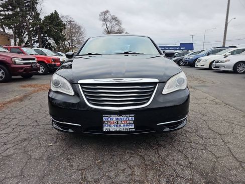 Used 2012 Chrysler 200 Touring FWD image 4