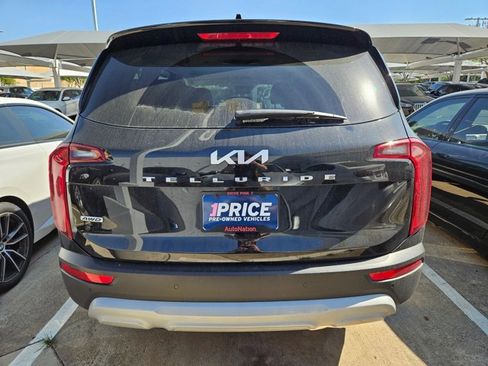 Used 2022 Kia Telluride LX image 7