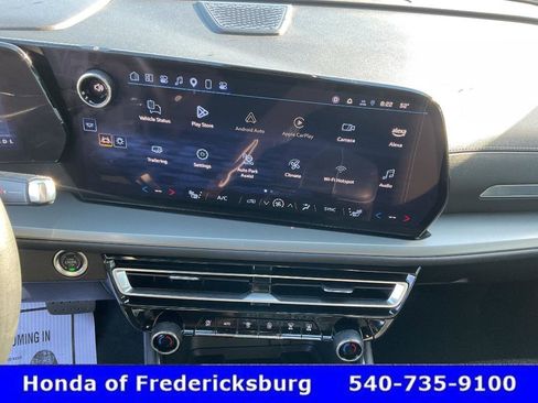 Used 2025 Chevrolet Traverse LT w/ Enhanced Driving Package FWD image 39