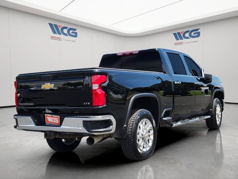 Used 2025 GMC Sierra 2500 AT4X AWD/4WD image 4