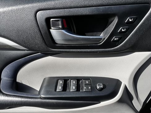 Used 2019 Toyota Highlander Limited Platinum image 14