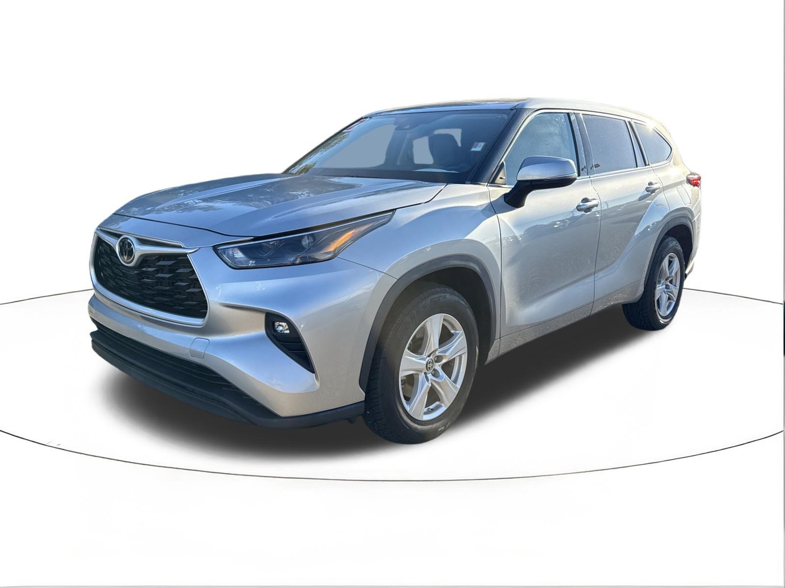 Used 2022 Toyota Highlander LE FWD image 7
