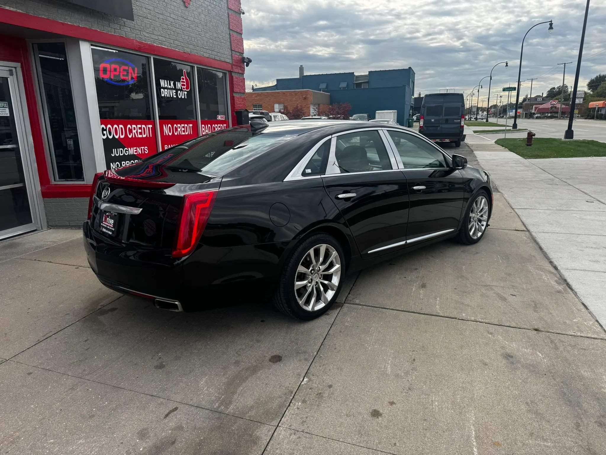 Used 2015 Cadillac XTS Luxury FWD image 3