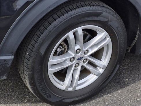 Used 2024 Ford Explorer XLT w/ Equipment Group 202A image 8