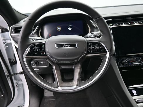 Used 2024 Jeep Grand Cherokee Overland image 15