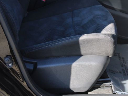 Used 2015 Nissan Rogue S image 19