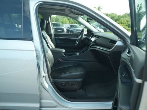 Used 2023 Jeep Grand Cherokee L Limited AWD/4WD image 21
