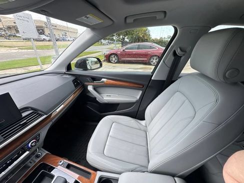 Used 2023 Audi Q5 2.0T Premium w/ Convenience Package AWD/4WD image 3