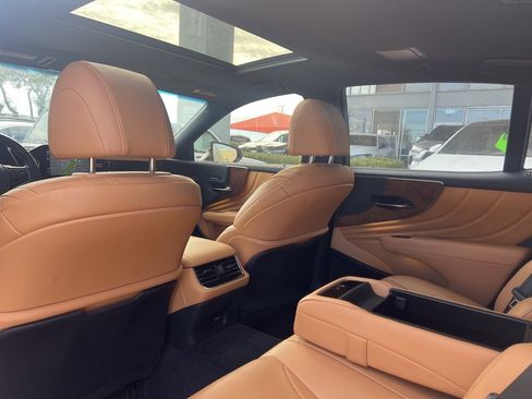 Used 2021 Lexus LS 500 w/ Accessory Package (Z2) image 14