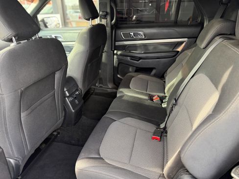 Used 2019 Ford Explorer XLT w/ Equipment Group 201A image 11