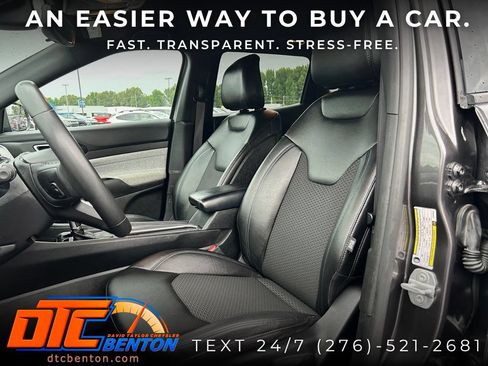 Used 2024 Jeep Compass Latitude AWD/4WD image 9