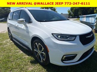 Used 2022 Chrysler Pacifica Pinnacle FWD video 1