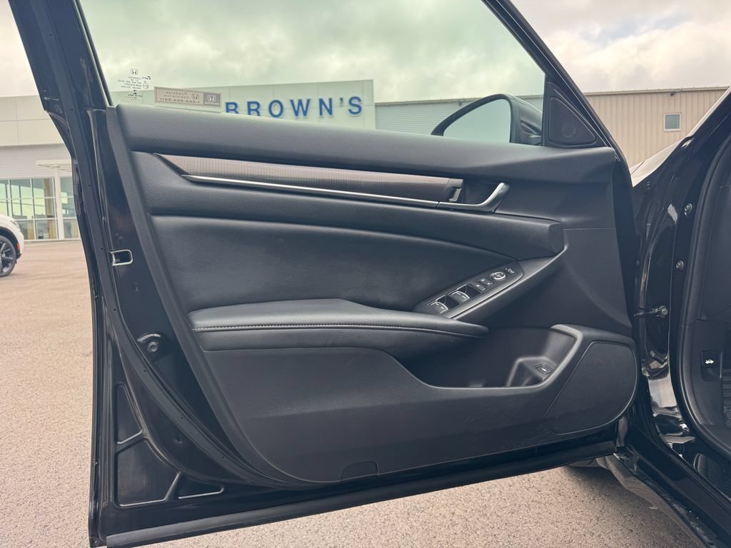 Used 2022 Honda Accord Sport image 11