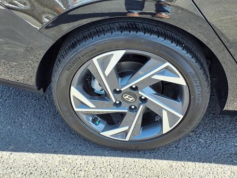 Certified 2025 Hyundai Elantra Sport image 9