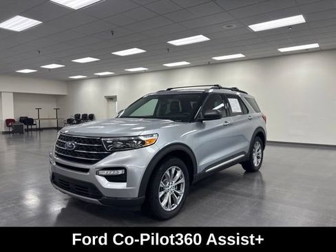 Used 2024 Ford Explorer XLT w/ Equipment Group 202A AWD/4WD image 3