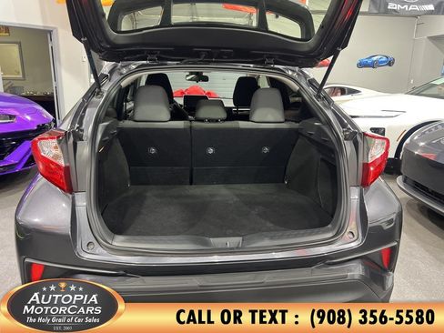 Used 2022 Toyota C-HR XLE FWD image 18