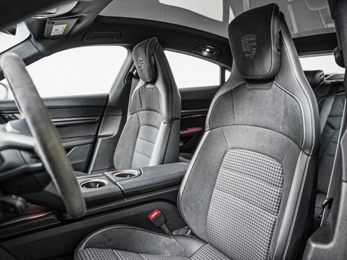 Certified 2025 Porsche Taycan w/ Premium Package RWD image 5