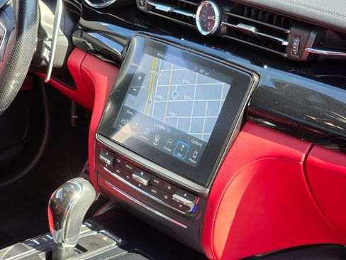 Used 2017 Maserati Quattroporte S GranSport image 16