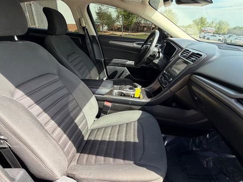 Used 2019 Ford Fusion SE image 19