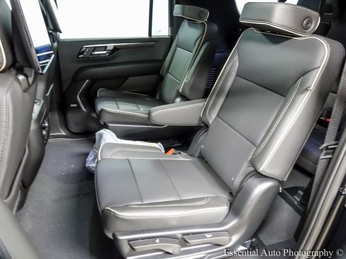 New 2026 Chevrolet Suburban Premier image 11