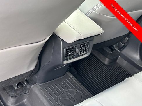 Used 2023 Toyota Venza Limited AWD/4WD image 14