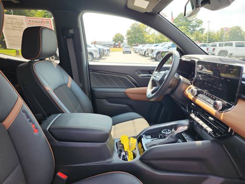 Used 2026 GMC Canyon AT4 AWD/4WD image 8