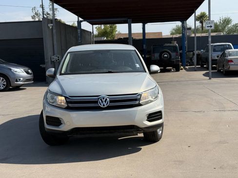 Used 2012 Volkswagen Tiguan S image 3