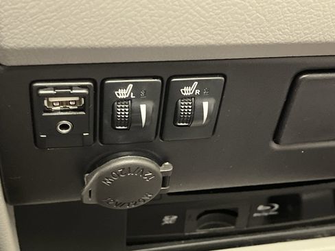 Used 2017 Toyota Sienna XLE Premium image 24