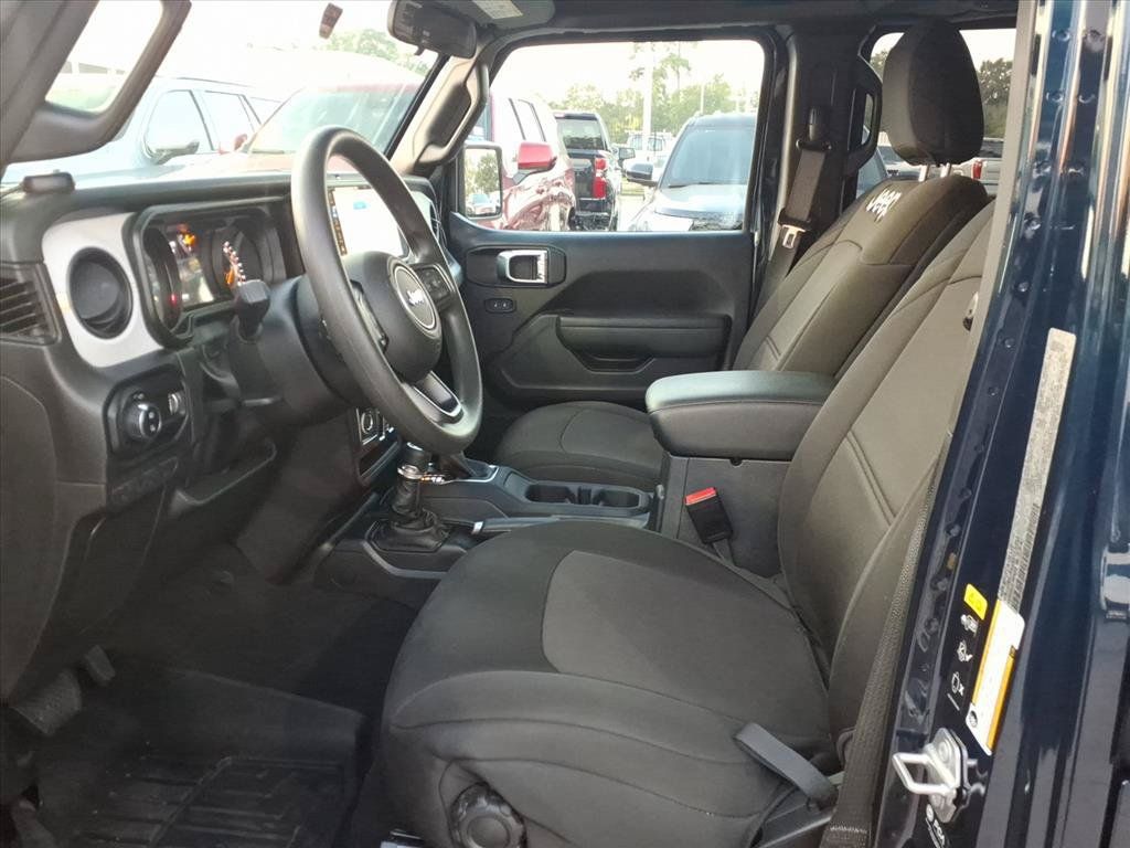 Used 2025 Jeep Gladiator Sport AWD/4WD image 19