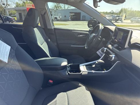 New 2025 Toyota RAV4 XLE w/ Convenience Package FWD image 31