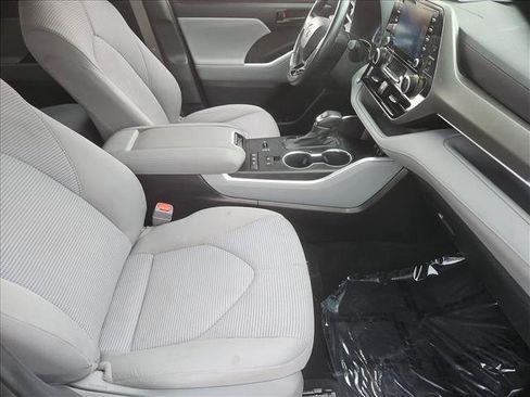 Used 2021 Toyota Highlander LE AWD/4WD image 27