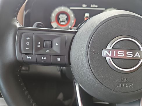 Used 2023 Nissan Pathfinder Platinum AWD/4WD image 17