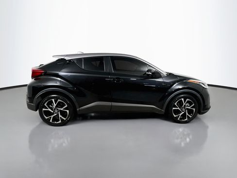 Used 2020 Toyota C-HR XLE FWD image 3