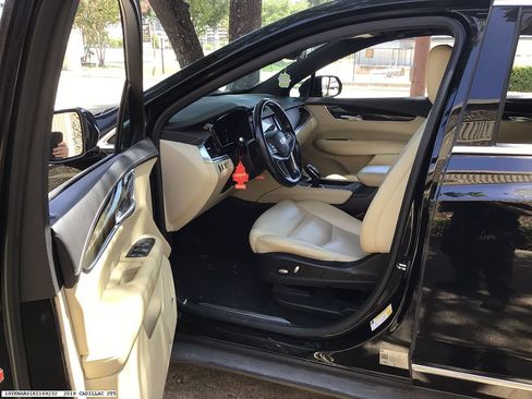 Used 2019 Cadillac XT5 FWD image 8