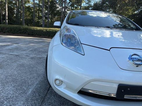 Used 2014 Nissan Leaf SV w/ Premium Package FWD image 16