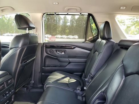 Used 2025 Honda Pilot EX-L image 12