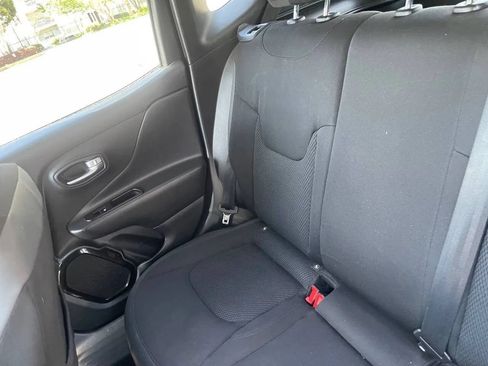 Used 2019 Jeep Renegade Altitude w/ Quick Order Package 2XM FWD image 25